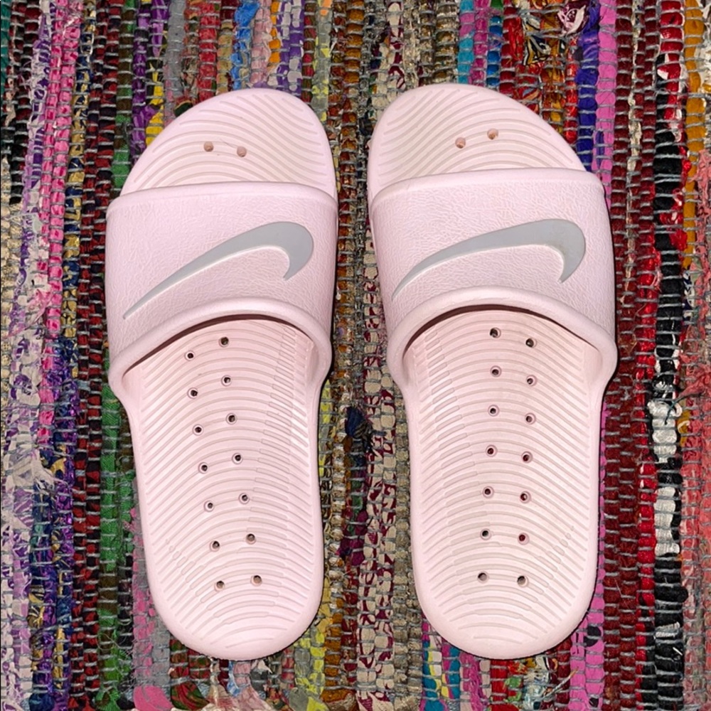 Nike shower shoes